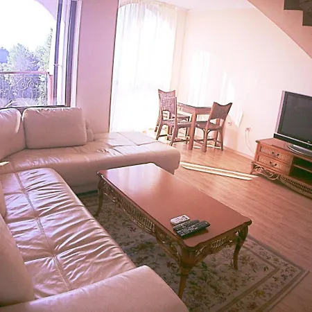 Chateau Del Marina Penthouses * 네세부르