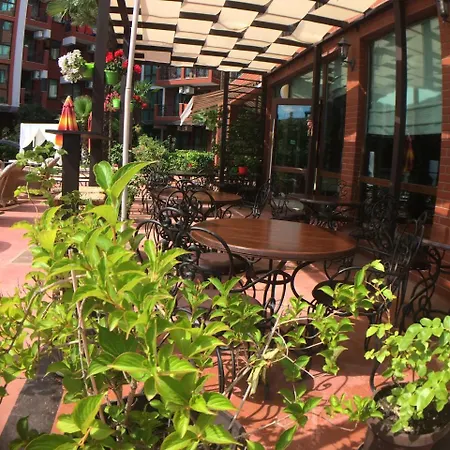 Chateau Del Marina Penthouses * 네세부르