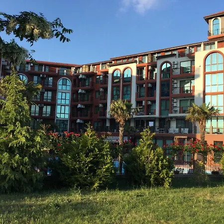 Chateau Del Marina Penthouses 아파트